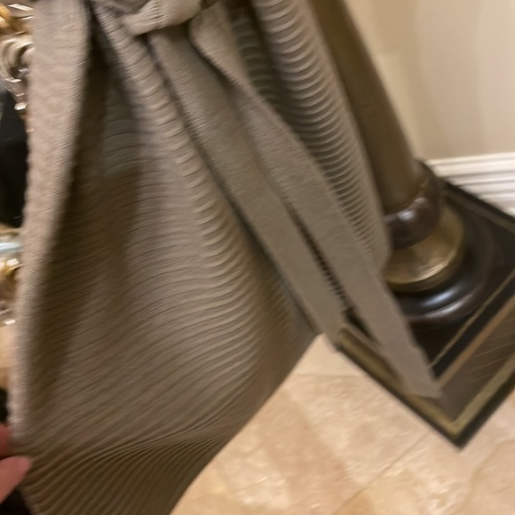 Sweater dress w/zipper detail around neckline - Picture 5 of 6